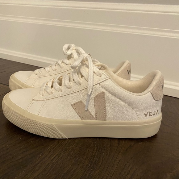 Veja Shoes - Veja Campo Classic Leather Sneakers - EUR Size 36
